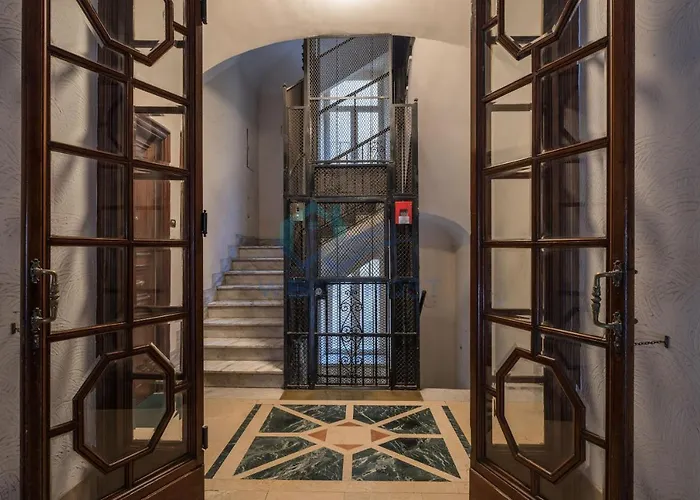 Clodio's Sweet Home-vatican Walk *